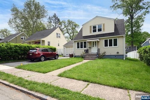 28 Livingston Place, Teaneck, NJ, 07666 | Card Image
