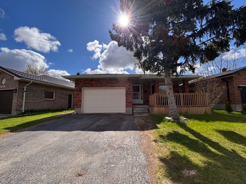 1082 Lawson Rd, London, ON, N6G2X9 | Card Image
