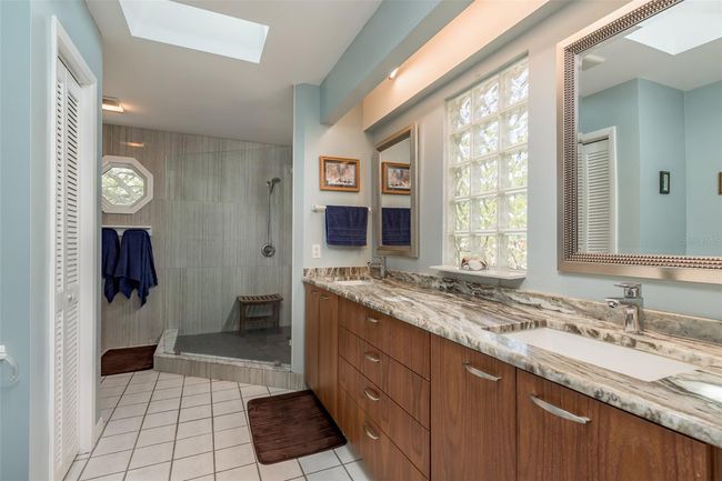 Upstairs Master Bath | Image 34