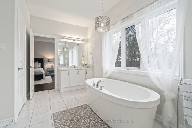 121 Upper Canada Crt, House other with 4 bedrooms, 4 bathrooms and 4 parking in Georgetown ON | Image 35