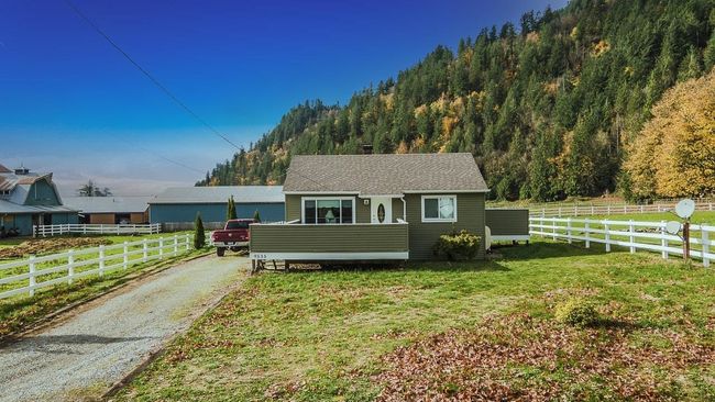 9593 Catherwood Road, House other with 2 bedrooms, 1 bathrooms and null parking in Mission BC | Image 2