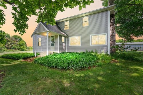 975 Elliott Rd, Fowlerville, MI, 48836-8243 | Card Image