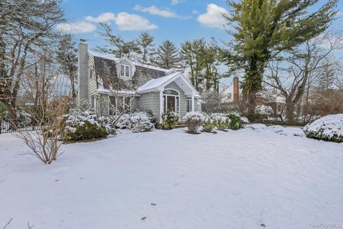 95 Oakdale Ln, Roslyn Heights, NY, 11577-1534 | Card Image