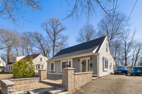 15 Nestro Rd, West Orange, NJ, 07052-2224 | Card Image