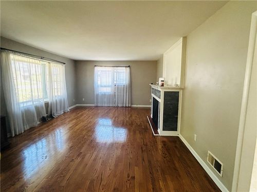 824 Garden St, Saint Joseph, MO, 64504-1723 | Card Image