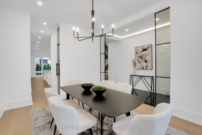 16 Cadillac Ave, House other with 5 bedrooms, 5 bathrooms and 4 parking in North York ON | Image 6