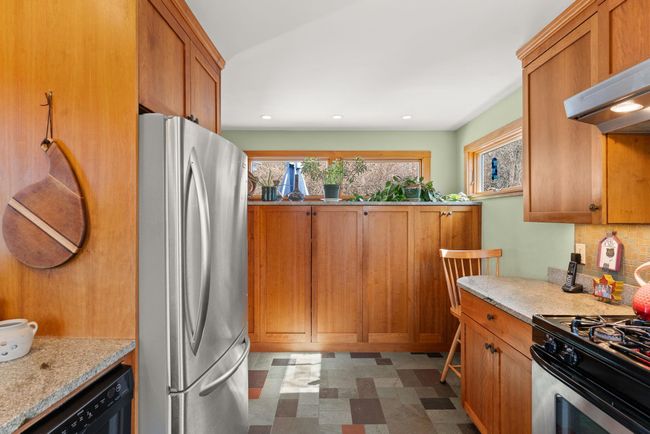 68 Ledge Rd, House other with 2 bedrooms, 2 bathrooms and null parking in Burlington VT | Image 18