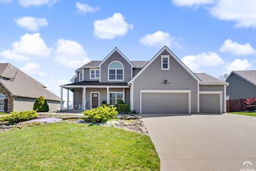 2218 Country Dr, Eudora, KS, 66025-8704 | Card Image