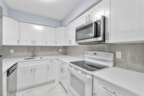 107-9960 Pineapple Tree Dr, Boynton Beach, FL, 33436-3583 | Card Image