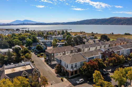 334 1st St, Benicia, CA, 94510-3553 | Card Image