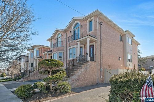 92 Washington Ave, Cliffside Park, NJ, 07010-3025 | Card Image