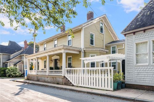 17 Old Beach Rd, Newport, RI, 02840-3235 | Card Image