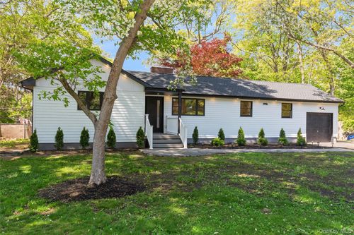 7 Magnolia Ln, Miller Place, NY, 11764-1827 | Card Image