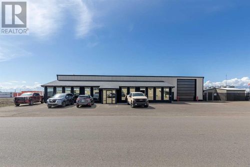 3236 Industrial Dr Se, Redcliff, AB, T0J2P0 | Card Image