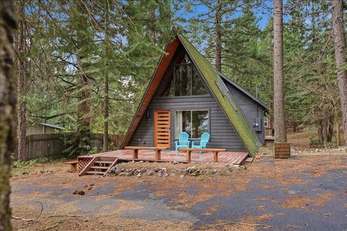 217 Pony Trl, Mount Shasta, CA, 96067-9061 | Card Image