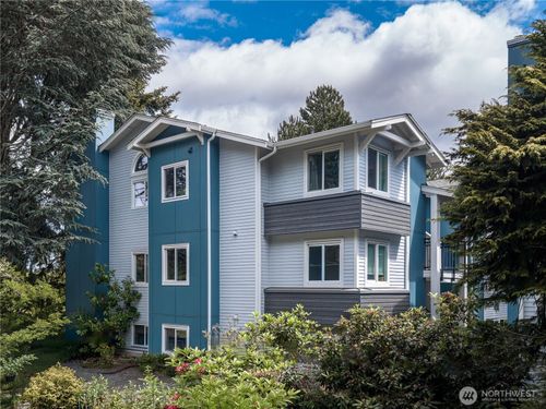 a32-907 N 163rd St, Shoreline, WA, 98133-5675 | Card Image