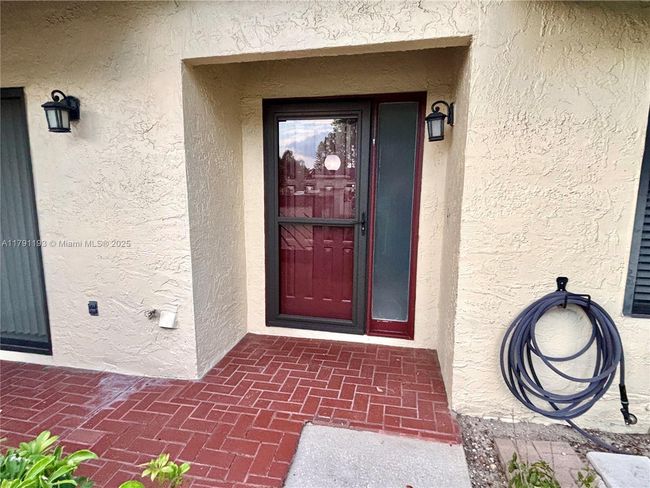120 Roselle Ct, Home with 3 bedrooms, 2 bathrooms and null parking in Royal Palm Beach FL | Image 4