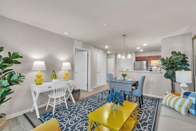 APT-201 - 1957 S Telegraph Rd, Condo with 2 bedrooms, 2 bathrooms and null parking in Bloomfield Hills MI | Image 4