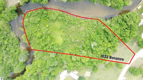 1033 Bonanza Ln, Weidman, MI, 48893-8841 | Card Image