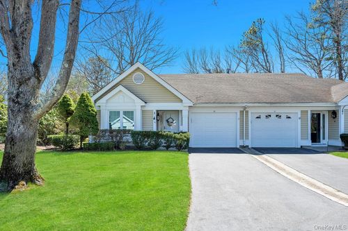 12 Baldwin Ct, Ridge, NY, 11961-1605 | Card Image
