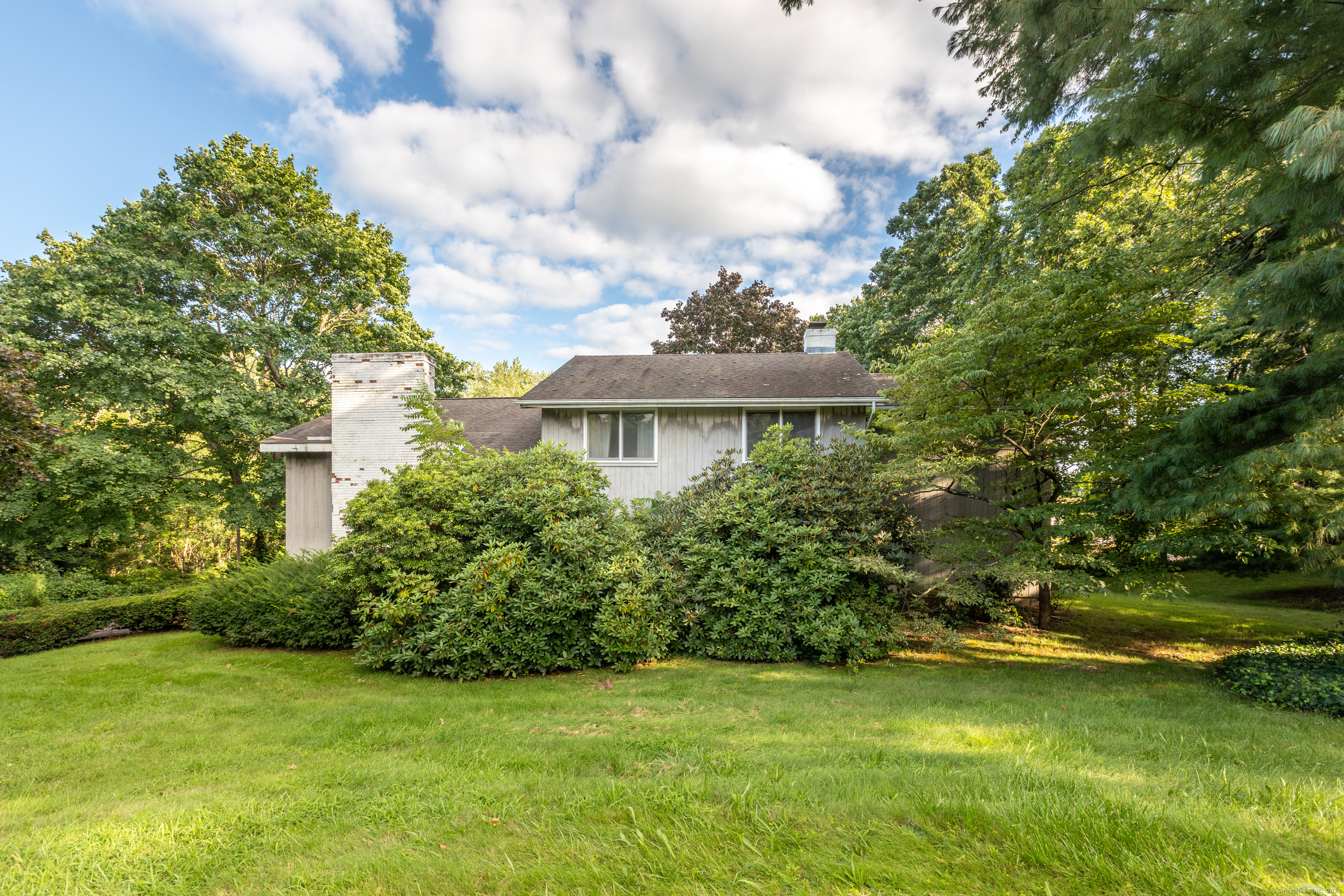 Long Meadow Dr, Meriden, CT 06450