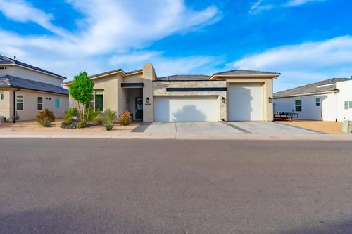 3989 E Cerro Way, St George, UT, 84790-2353 | Card Image