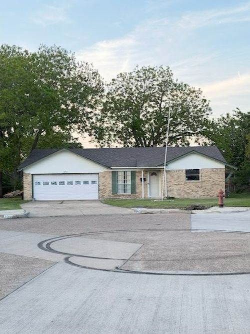 1702 Santa Clara Ct, Grand Prairie, TX, 75051-4431 | Card Image