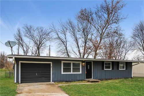 420 Holiday Dr, Lansing, KS, 66043-1246 | Card Image