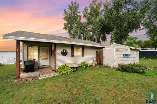 6417 Hares Point Rd, Wentworth, SD, 57075-7333 | Card Image