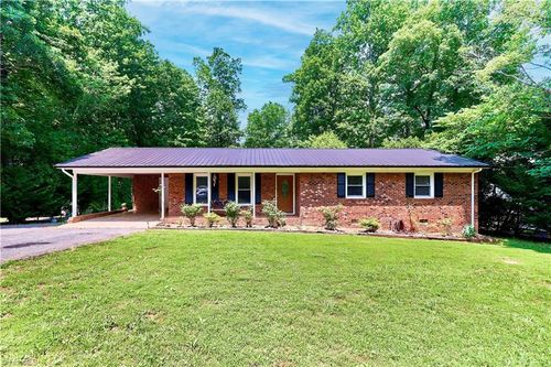 1560 Leslie St, Asheboro, NC, 27205-2086 | Card Image