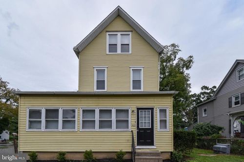 a-702 Parry Ave, PALMYRA, NJ, 08065-2504 | Card Image