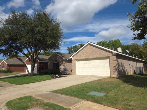 3200 Silent Creek Trl, Hurst, TX, 76053-7538 | Card Image