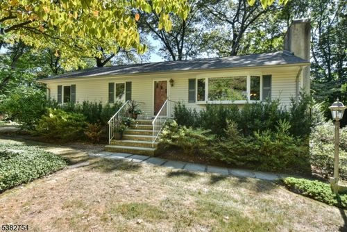 4 Dogwood Trl, Kinnelon, NJ, 07405-2804 | Card Image