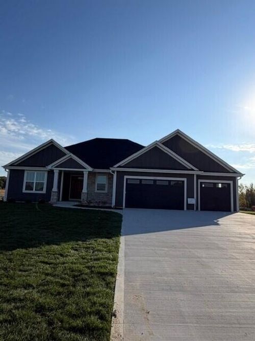9800 N Migratory Court, Mequon, WI, 53097 | Card Image