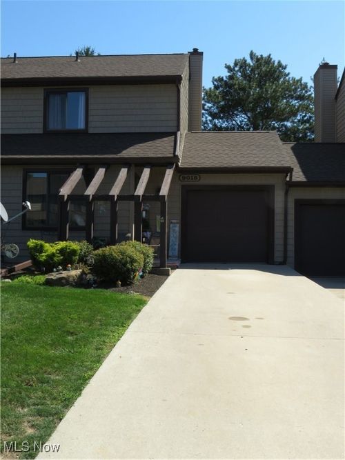 9018 Patriot Dr, Streetsboro, OH, 44241-5792 | Card Image