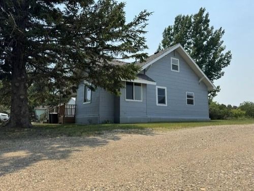 402 11th Ave N, Faulkton, SD, 57438-2179 | Card Image