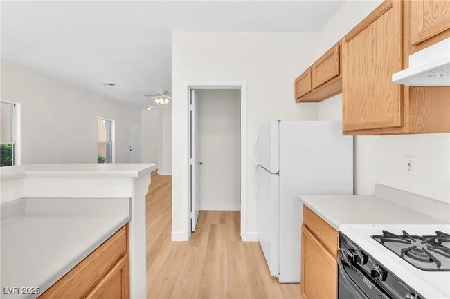 2563 Land Rush Dr, Townhouse with 2 bedrooms, 3 bathrooms and null parking in Henderson NV | Image 8