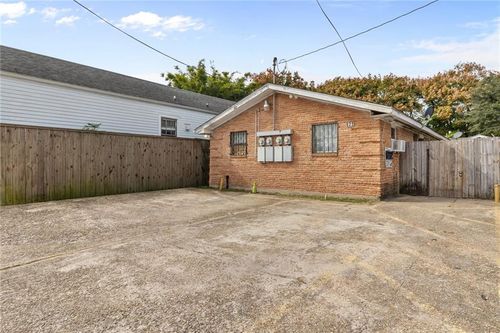 822 Delery St, New Orleans, LA, 70117-1560 | Card Image