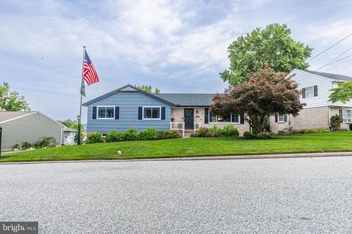 2475 Friesian Rd, YORK, PA, 17406-3215 | Card Image