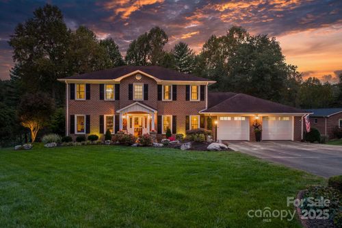 302 Redwood Pl, Lenoir, NC, 28645-8402 | Card Image