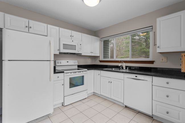 118 - 118 Hilltop Dr, House other with 2 bedrooms, 2 bathrooms and null parking in Weatogue CT | Image 6