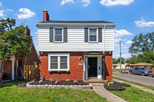 18715 Kentucky St, Detroit, MI, 48221-2005 | Card Image