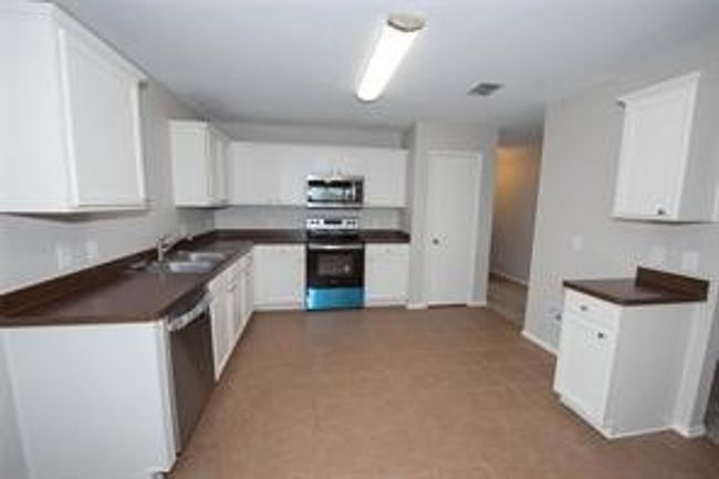 1410 Eagles Nest Trl, House other with 4 bedrooms, 2 bathrooms and null parking in Krum TX | Image 8