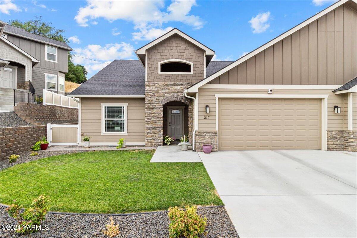 Summit Crest Way, Yakima, WA 98908