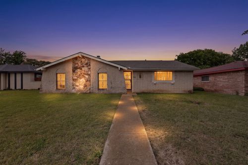 821 Cherry Hills Dr, Lancaster, TX, 75134-2019 | Card Image