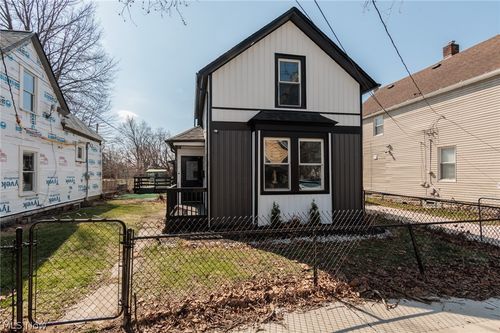 5811 Madison Ave, Cleveland, OH, 44102-4351 | Card Image