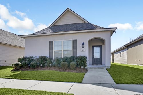 7642 W Pelican Lakes Ave, Baton Rouge, LA, 70820-5322 | Card Image