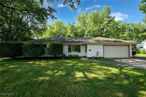 7030 Westview Dr, Brecksville, OH, 44141-2928 | Card Image