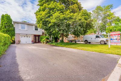 43 Bromley Cres, House other with 4 bedrooms, 3 bathrooms and 5 parking in Brampton ON | Image 2