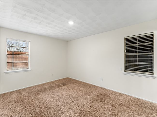 Unfurnished room with carpet flooring | Image 18